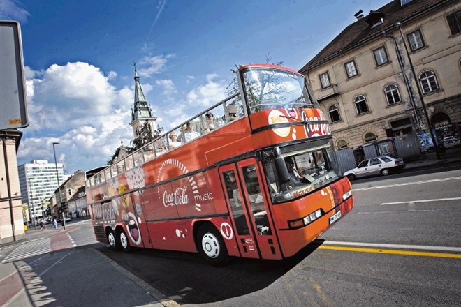 Pred leti je turiste po Ljubljani prevažal panoramski avtobus Veseli Janez (na fotografiji), v prihodnosti pa bosta javni...