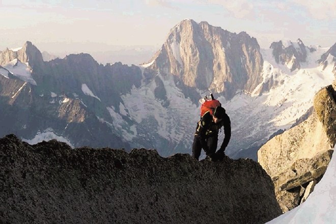 Ueli Steck je v 62 dneh obredel in splezal na vseh 82  alpskih  štiritisočakov. 