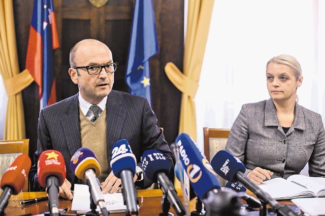 Guverner Banke Slovenije Boštjan Jazbec in viceguvernerka Stanislava Zadravec Caprirolo sta v državnem zboru skupaj branila...