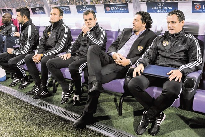 Zlatko Zahović (drugi z desne) še vedno ni izbral novega glavnega trenerja Maribora. Dežurni gasilec ostaja Saša Gajser (prvi...