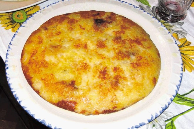 Frika iz naribanega trdega sira, pečenega krompirja in jajc je tradicionalna furlanska, pa tudi skoraj pozabljena obsoška...