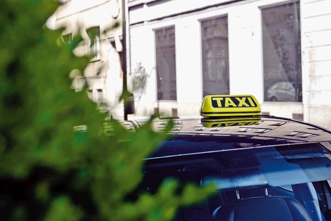 Največja ljubljanska taksi podjetja opozarjajo: Država bo s predlaganimi zakonskimi spremembami zrušila konkurenco in...