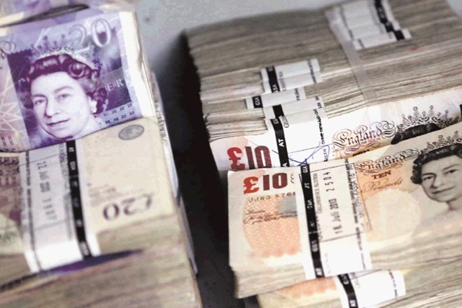 Britanska centralna banka ugotavlja, da je polovica bankovcev izginila neznano kam