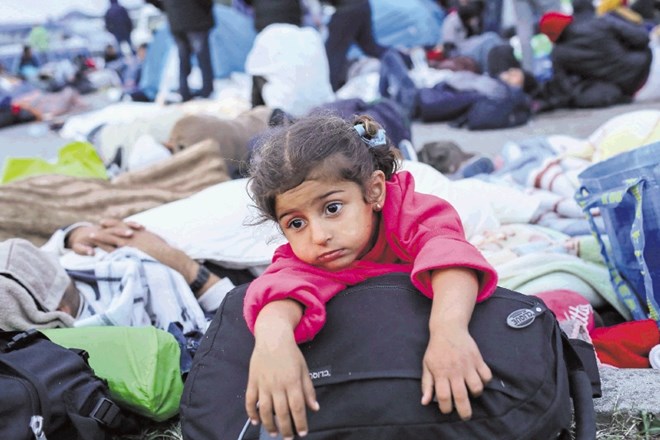 »Ko smo prišli, tu ni bilo ničesar razen množice beguncev. Bil je popoln kaos. V dveh urah in pol smo postavili šotore za...