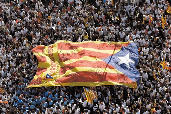Na zborovanju v Barceloni so vihrale samo katalonske zastave. 
