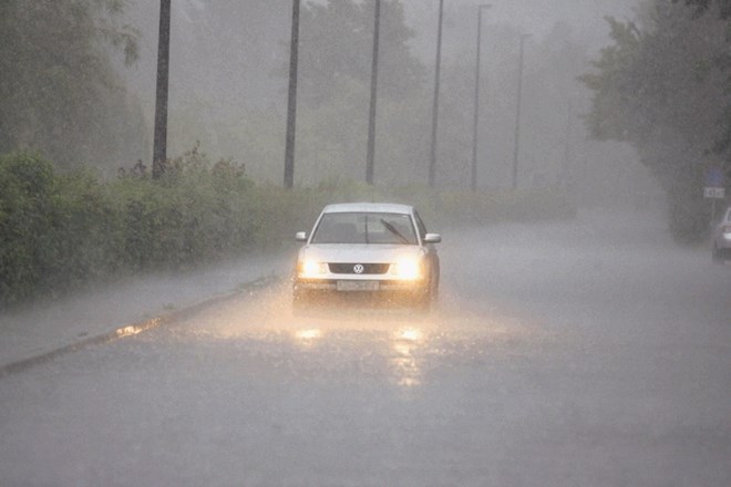 Dež, megla in slaba vidljivost so redni spremljevalci jesenskega prometnega dogajanja, zato se je na takšne razmere smotrno...