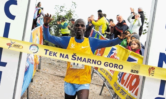 Ugandski mladenič Fred Musobo je na 36. teku na Šmarno goro potrdil sloves aktualnega svetovnega prvaka v gorskih tekih. 
