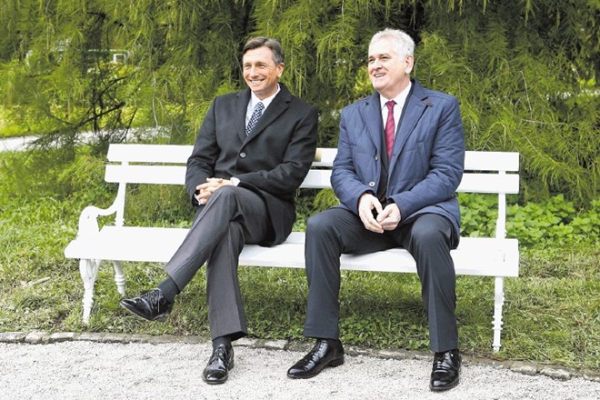 Nikolić in Pahor sta se v ljubljanskem Tivoliju udeležila postavitve klopce miru in nanjo sedla. Z nje se odpira tudi pogled...