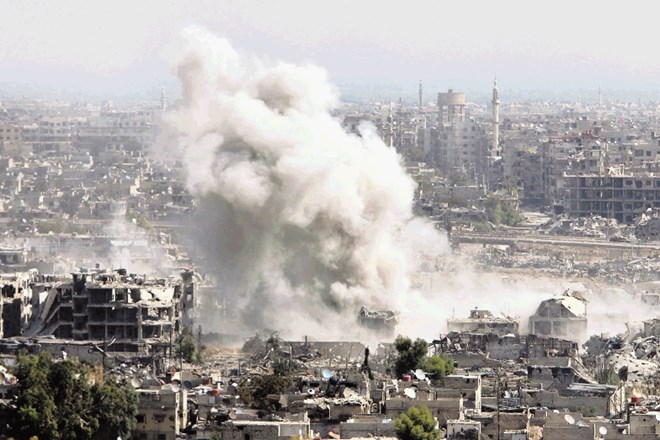 Z bombardiranjem kraja Jobar nedaleč od Damaska je sirska armada pognala v beg tisoče prebivalcev. 