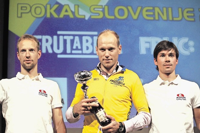 Fotografija pokalnega zmagovalca, kot je bil lani Kristijan Koren (v sredini), bo letos le še spomin. 