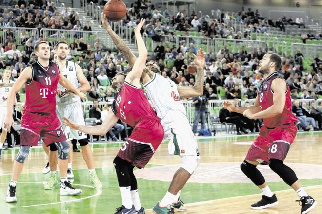 Košarkarji Olimpije bodo v Bilbau nastopali oslabljeni. 