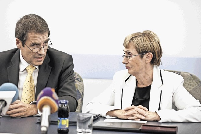 Ključna Baričičeva podpornica v vladi je po neuradnih informacijah ministrica za zdravje Milojka Kolar Celarc, medtem ko naj...