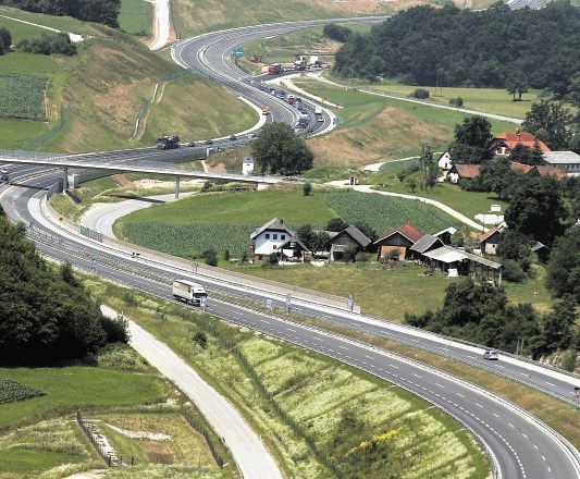 Dars je gradnjo dolenjske avtoceste med Plusko in Ponikvami lahko končal šele, ko je od Mirka Kovačiča kupil prepotrebni del...