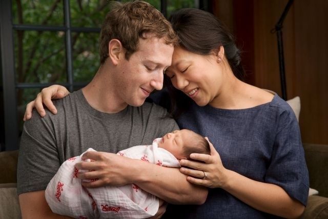 Mark Zuckerberg s soprogo Priscillo Chan in novorojenko Max (Foto: Reuters) 
