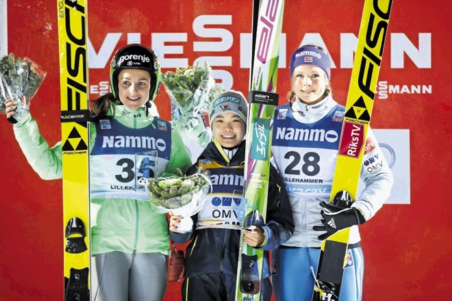 Maja Vtič (levo) je na uvodni tekmi svetovnega pokala v Lillehammerju zablestela z drugim mestom. 