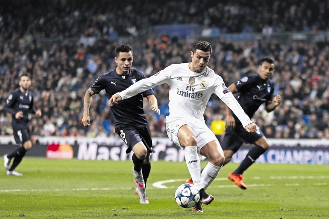 Cristiano Ronaldo je proti Malmöju zabil štiri zadetke, s čimer je v skupinskem delu skupno dosegel enajst golov. To je nov...
