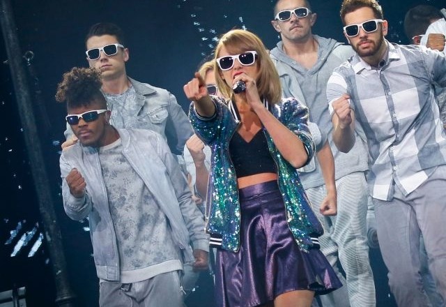Taylor Swift je sredi decembra z Applom podpisala pogodbo za ekskluzivno predvajanje filma s koncertne turneje "1989 World...