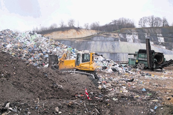 Še vedno ni povsem jasno, koliko občin bo sploh sprejelo predlagani začasni način obdelave odpadkov v Leskovcu. Poleg...