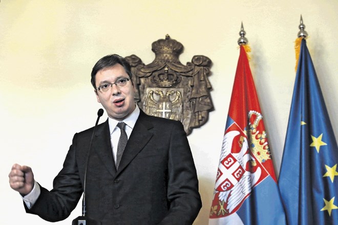 Srbski premier Vučić po dveh letih vnovič pravi, da potrebuje mandat volilcev za reforme in za pogajanja z EU. 