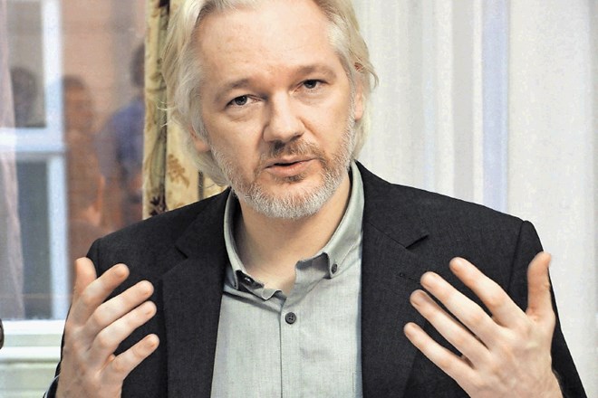 Assange je svoboden zgolj formalno. 
