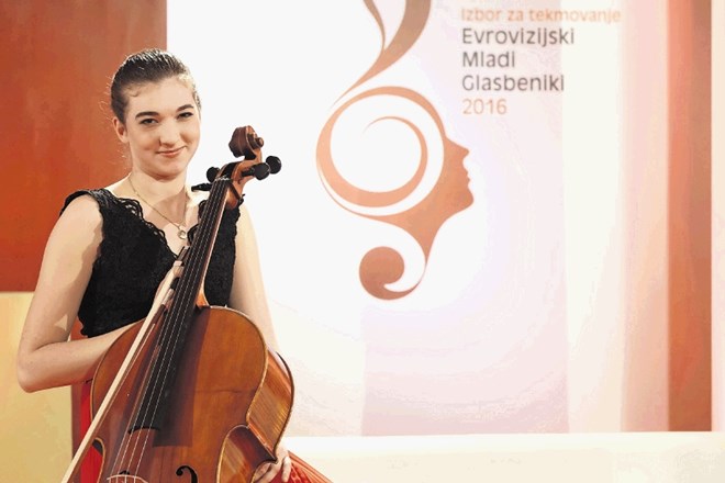 Prvonagrajenka slovenskega izbora Evrovizijski mladi glasbenik, violončelistka Zala Vidic, takoj po razglasitvi rezultatov...