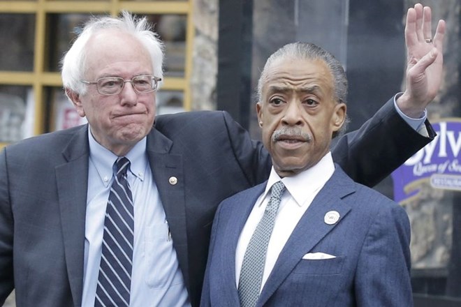 Demokratski predsedniški kandidat Bernie Sanders (levo) po srečanju z Alom Sharptonom (desno).    