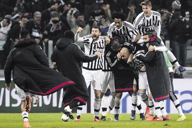 Juventus je pravi hit italijanskega prvenstva. Nanizal je že petnajst zmag in prevzel vodstvo v serie A. 