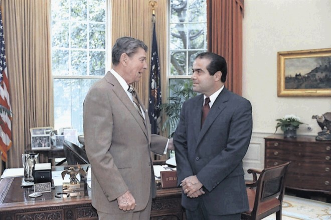 Scalia je za vrhovnega sodnika leta 1986 predlagal predsednik Reagan. 