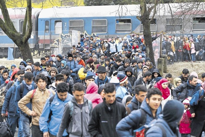 Podrobnosti o urnih in dnevnih kvotah za prehajanje beguncev v Šentilju, ki bo poslej edina vstopna točka migrantov v...