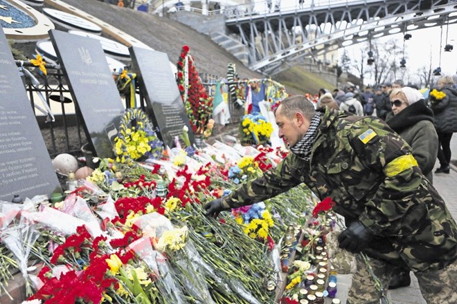 Cvetje v spomin na padle v obračunu na kijevskem trgu Majdan