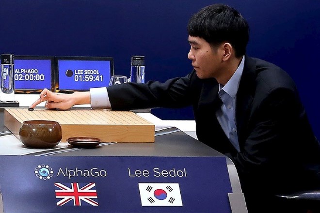 Najboljši igralec goja zadnjega desetletja Li Se Dol  je moral na prvi tekmi priznati premoč umetni inteligenci.