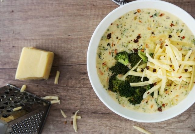 Brokolijeva juha s sirom