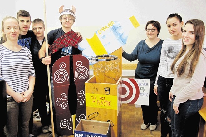 Ekipa Gimnazije Novo mesto je izdelala zabavne koše za smeti, ki na več šolah že učinkovito opravljajo svojo nalogo.