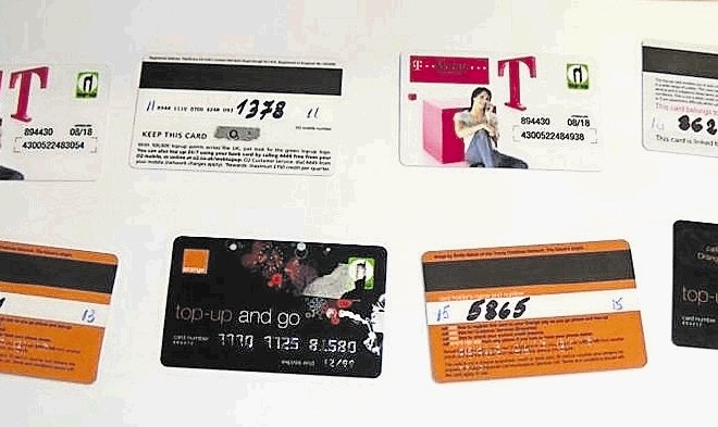 Do naših osebnih podatkov za ponarejene bančne kartice  pridejo prevaranti na različne načine.