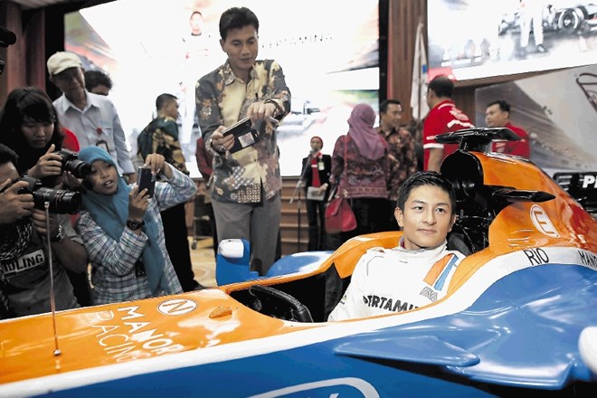 Med novinci pri dirkačih letos najdemo tudi voznika Manorja, Ria Haryanta, ki se bo kot prvi Indonezijec preizkusil za...
