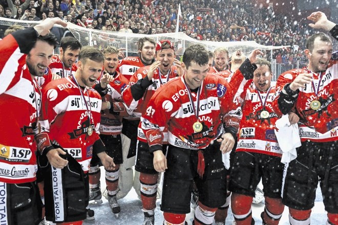 Jeseniški hokejisti bodo v finalni seriji na tri zmage branili državni naslov proti favorizirani Olimpiji.