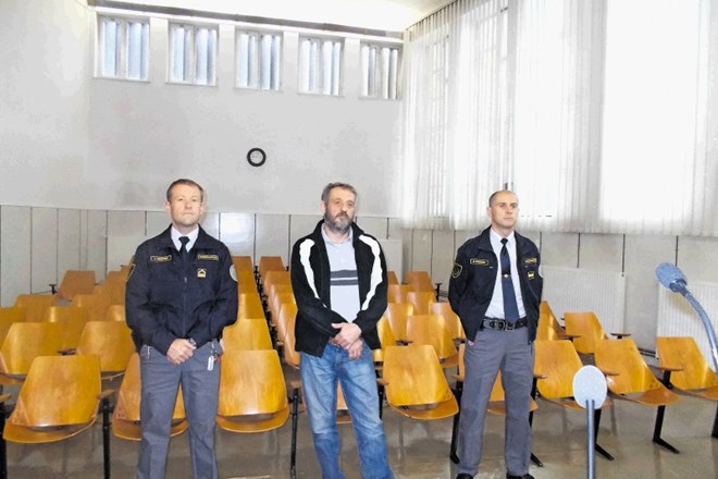 Marijan Pinterič je bil obsojen na šest let zapora, a še vedno trdi, da ni vedel, da v avtu z Nizozemskega vozi drogo. O tem...