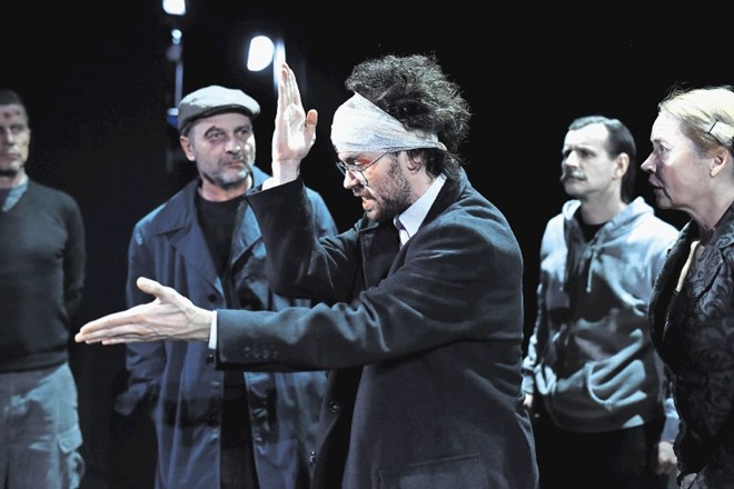 Za krstno uprizoritev Butnskale v režiji Vita Tauferja sta svoje moči združila igralska ansambla Prešernovega in Mladinskega...