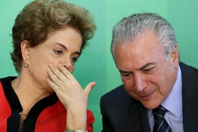 Dilma Rousseff v družbi podpredsednika  Michela Temera, šefa Stranke demokratičnega gibanja, ki je zapustila vladajočo...
