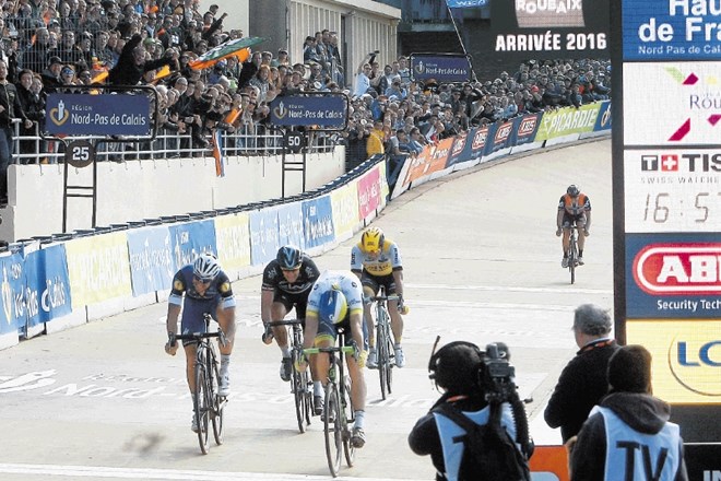 Avstralec Matthew Hayman je osvojil 114. kolesarsko dirko Paris-Roubaix.