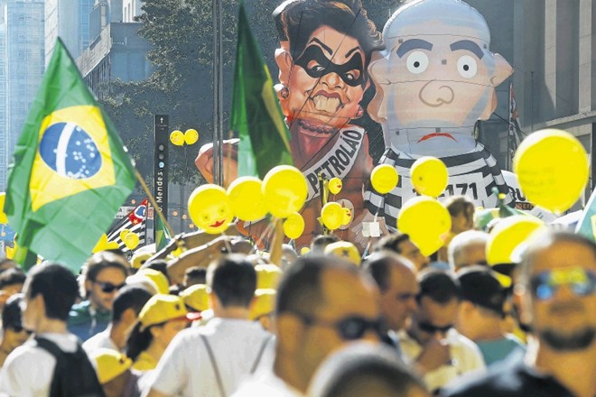 Na ulicah brazilskih mest je bilo v času parlamentarne razprave in glasovanja skorajda nogometno vzdušje.