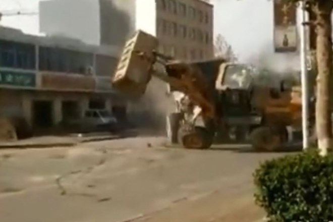 Ulični spopad buldožerjev na Kitajskem