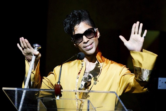 Pri 57 letih umrl legendarni Prince