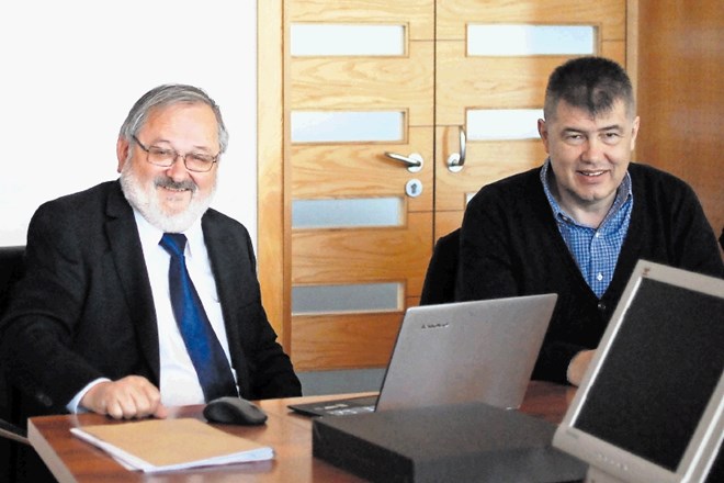 Mariborski rektor Igor Tičar se je včerajšnje seje upravnega odbora univerze udeležil v spremstvu odvetnika Janka Jermana...