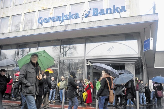 Holdinška družba Sava sestavlja konzorcij za skupno prodajo Gorenjske banke. Več delničarjev je sporazum  že podpisalo, a med...