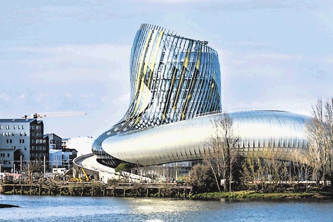 Novi bordojski muzej vina  La Cité  du Vin v Bordeauxu