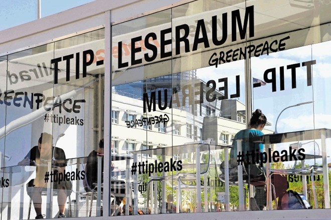 Zainteresirani nemški državljani so si lahko razkrite dokumente TTIP pogledali v posebnih bralnih sobah, ki jih je Greenpeace...