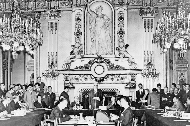 Francoski zunanji minister Robert Schuman je 9. maja 1950 predstavil deklaracijo, v kateri je predlagal ustanovitev evropske...