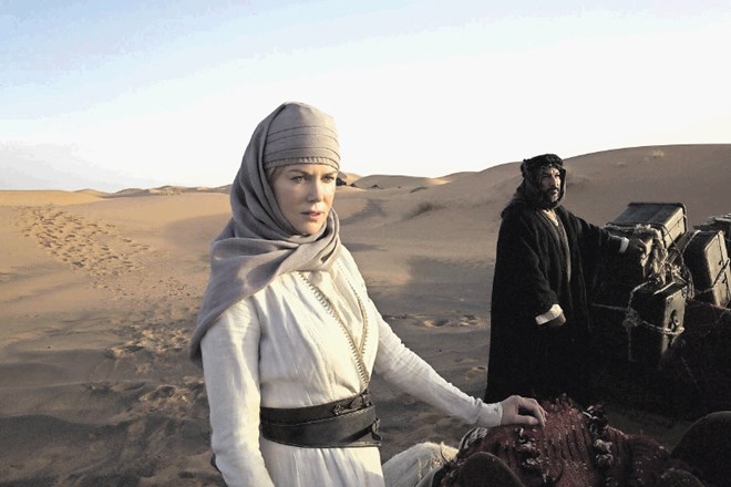 Herzogov film Puščavska kraljica, ki ga je navdihnilo življenje Gertrude Bell, izzveni kot plehka hollywoodska melodrama.