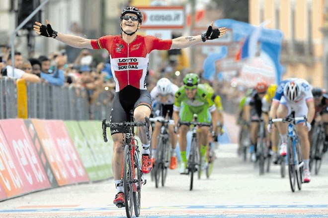Nemec André Greipel je bil včeraj na peti etapi kolesarske dirke Po Italiji za razred hitrejši od tekmecev.